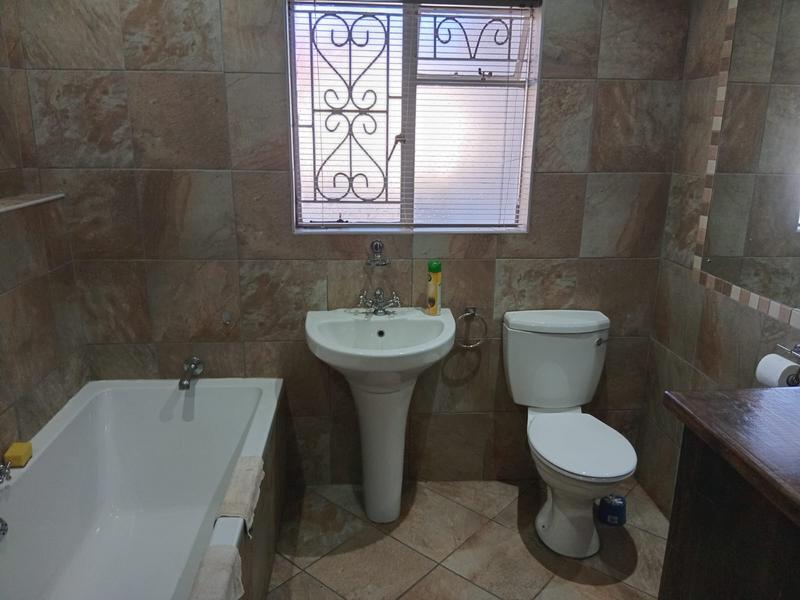 To Let 3 Bedroom Property for Rent in Sunnyside Eastern Cape